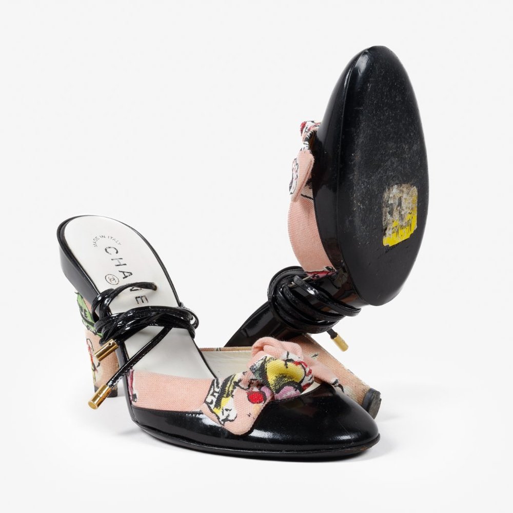 CHANEL Black Patent Leather Slingback Heels with Pink Floral Bow - Picture 5 of 10